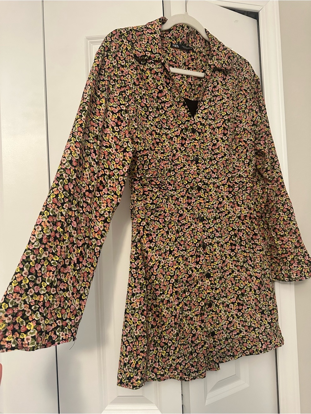 Zara Black Floral Button-Front Long-Sleeve Tunic with Pink and Green Blossoms